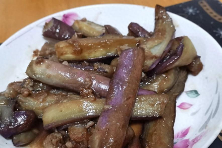 广东省|广东女子带饭上班,同事都嫌弃不已,浙江老板坦言:再带饭就辞职吧