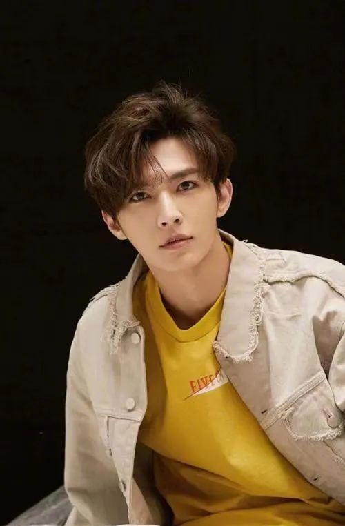 炎亚纶塌房:7名艺人被牵连,辰亦儒评论区沦陷,鞠婧祎太无辜