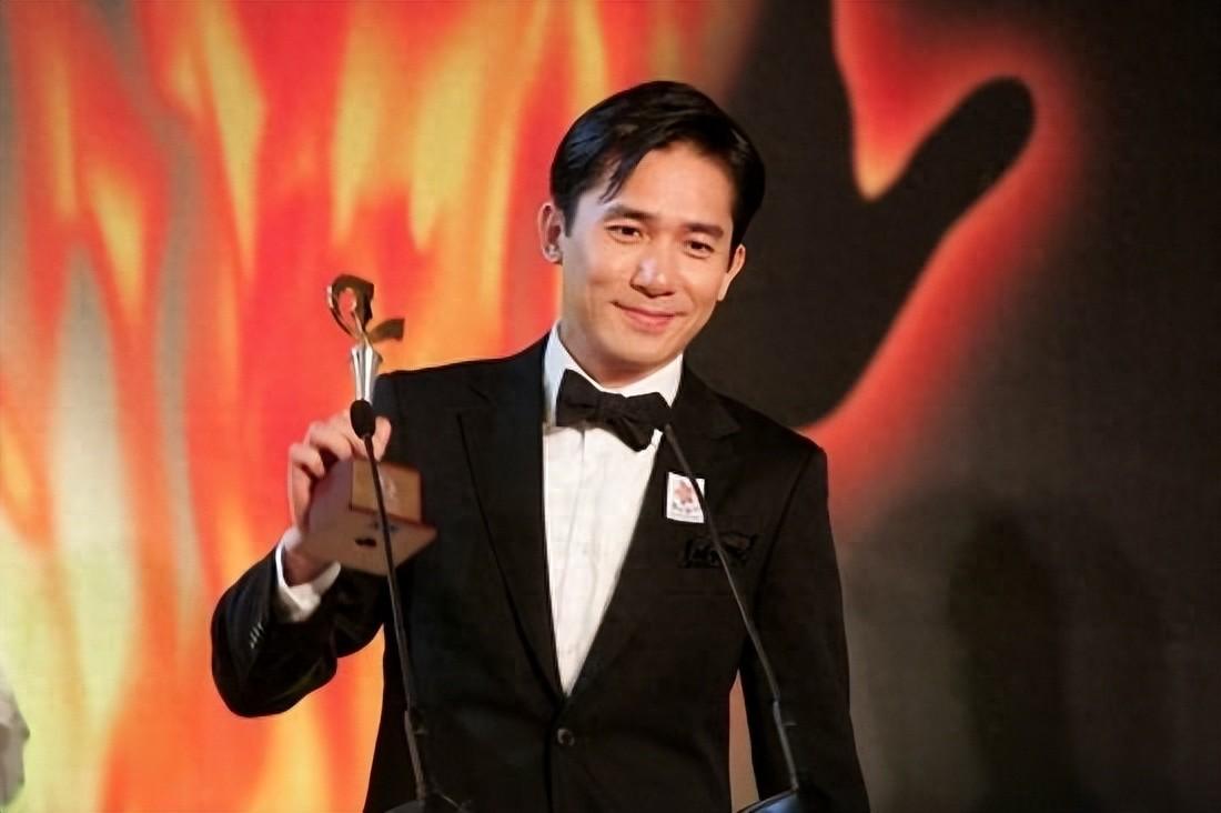 事实证明,61岁久居日本的梁朝伟,已经活成了“娱乐圈异类”