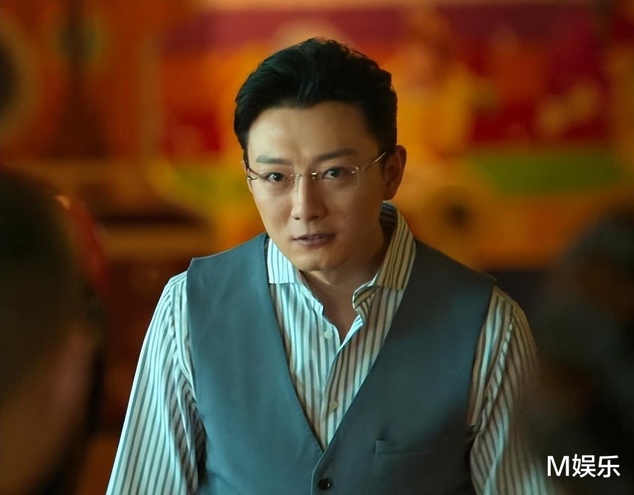 刚红就飘!《狂飙》知名男演员随地大小便被拍,网友:还没出戏呢