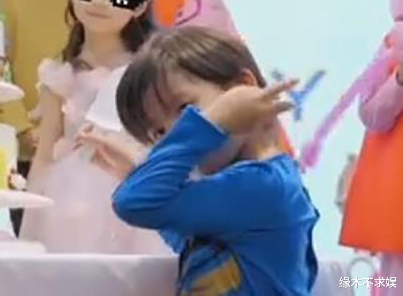 张柏芝为小儿子庆生,5岁张礼承首曝正面照,颜值超高不输俩哥哥