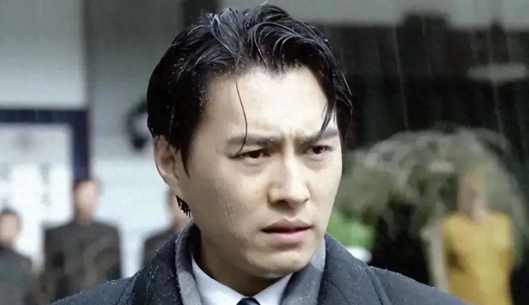 原来央视怒批喜剧演员,从靳东到张嘉译再到张译,好日子到头了!