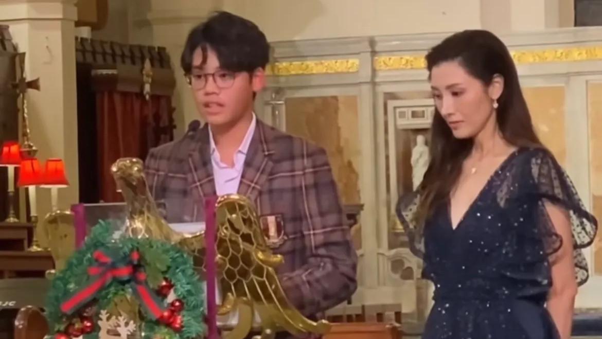 李嘉欣携儿子现身教堂读经，12岁许建比妈妈还高，外型高大显成熟