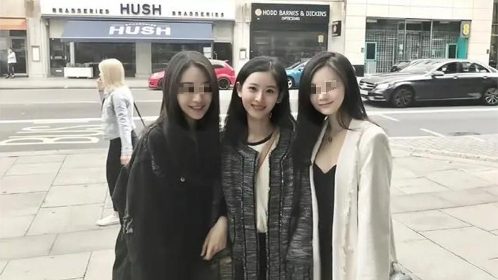 章泽天英国街头被偶遇，走路带风配备助理气场十足！未来的女强人