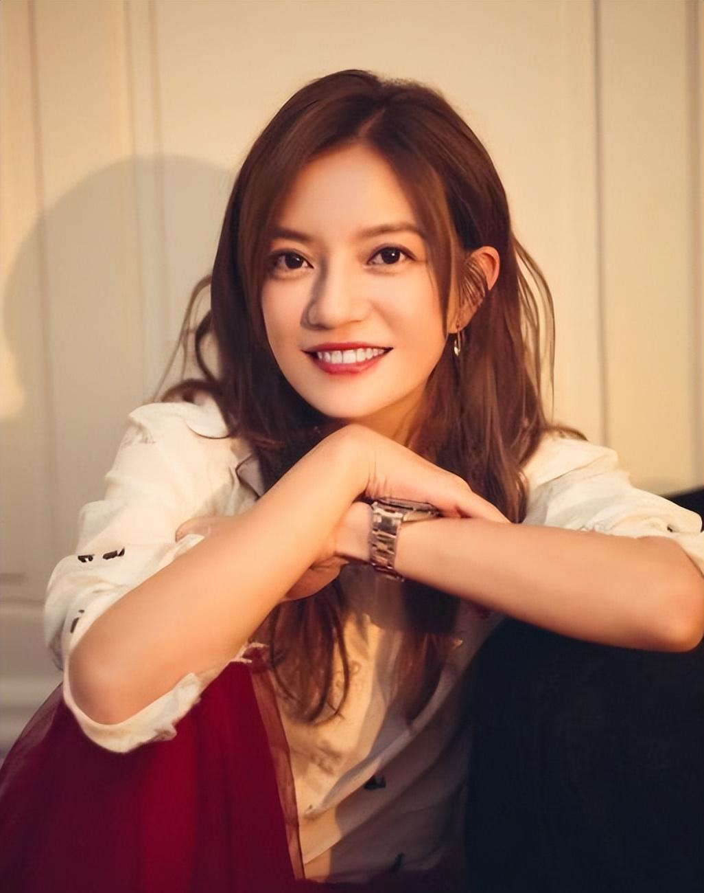 “中国巨星”到“查无此人”,47岁的赵薇终于落得如今这一下场