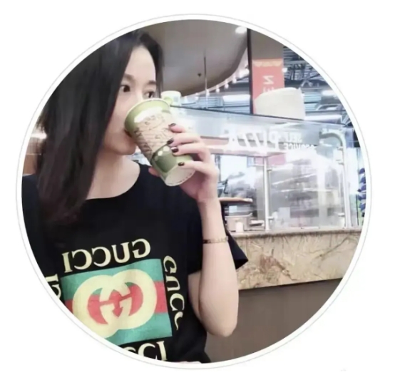 ?央视张泽群母亲去世,妻儿远在美国未现身,孤独一人含泪送别