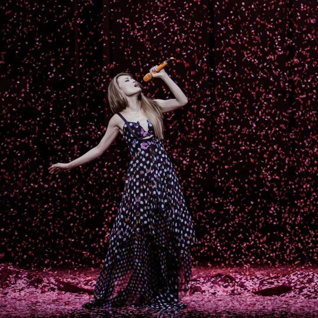 容祖儿,你到底穿过多少丑衣服啊?!!