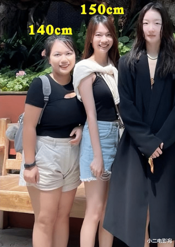 31岁周冬雨新加坡被偶遇,脸庞圆润白到发光,被指疑似怀孕