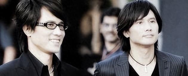 56岁男星一夜白头，将女儿的骨灰做成项链，苦苦追寻“复活”之术