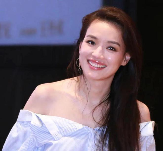 彩妆 她只是笑了一下，就让X音700w粉丝原地破防？