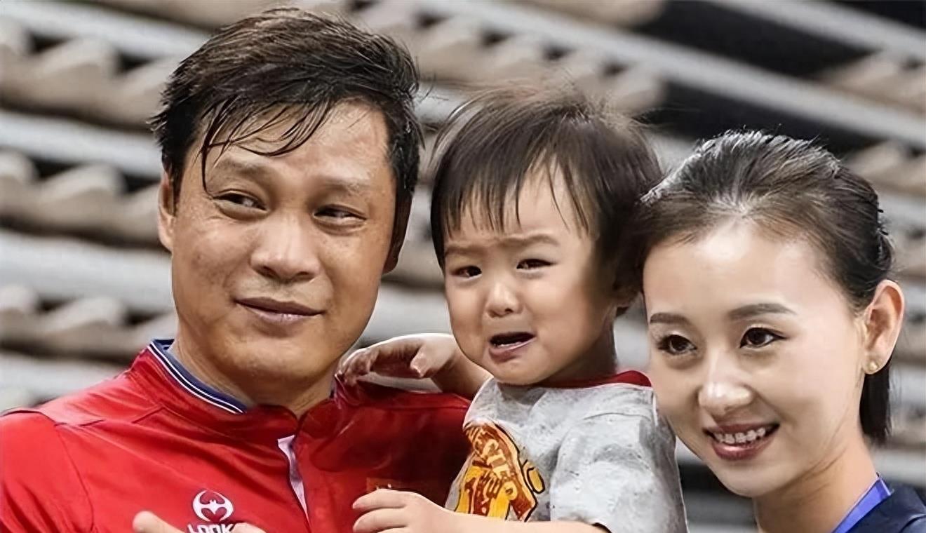 范志毅三任老婆个个貌美如花，一个空姐，一个模特，老三竟是名演员