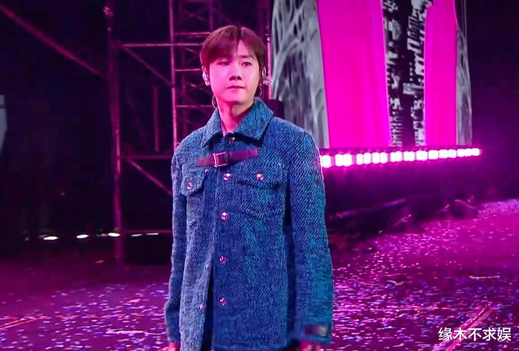 小杨哥3000万演唱会翻车，主持人曾宝仪引争议，多位歌手跑调！