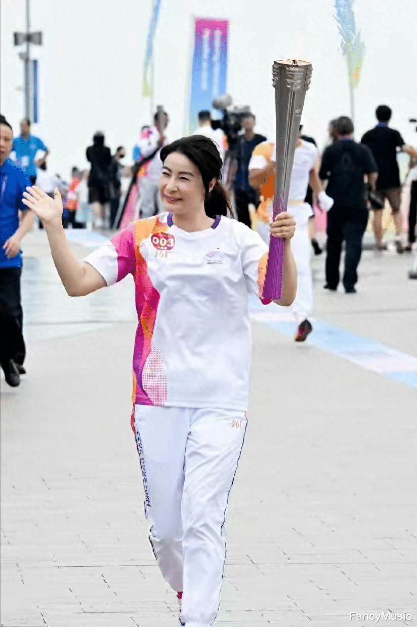 郭晶晶为什么能够拥有豪门“旺夫命”,看了她的人生,就有了答案