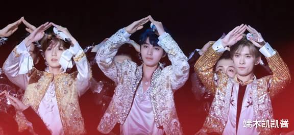 易烊千玺被激光笔照射，眼睛充血身上多处激光点，肇事者发文炫耀