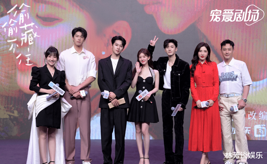 尼姑穿抹胸装,病号服改修身,校服不松反紧,主角光环别太离谱!