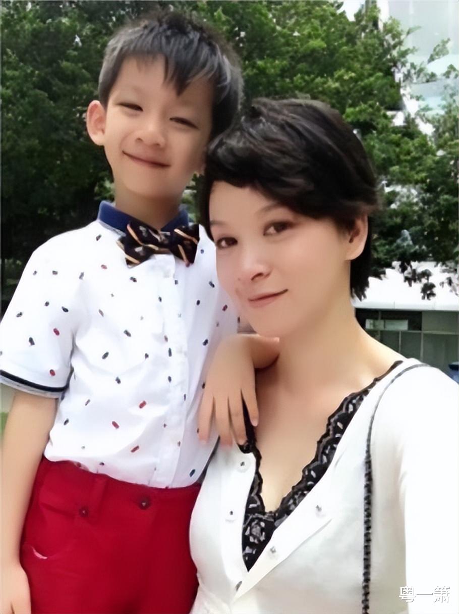 广东演员徐若琪的全家福,妻子高宇比戴安娜还美,儿子今年16岁