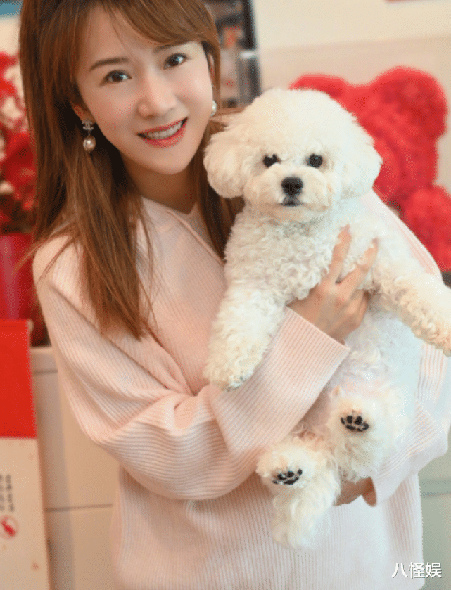 李念|37岁李念官宣怀三胎，幸福公开孕肚照肚大如箩，嘟嘴卖萌状态好好