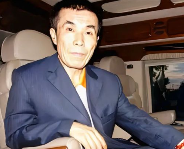 吴倩|老艺术家何庆魁: 75岁高龄, 被儿子爆料\他嫖不动了, 每月1万就够用了\