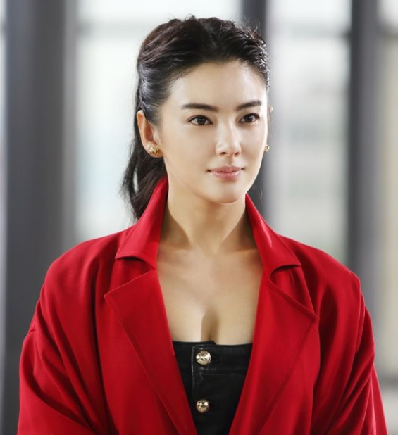 |从小黑妞到“白灯泡”，吃美白药、猪蹄敷脸、全身涂粉…女星真难