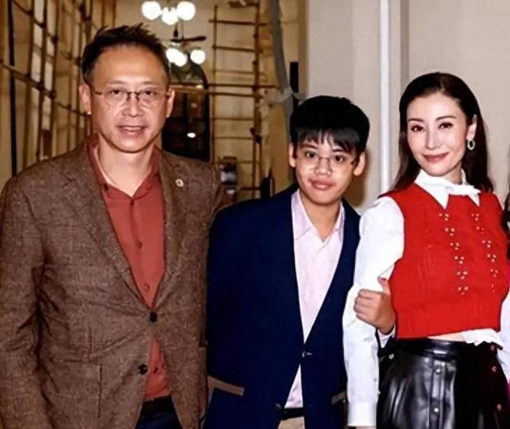 420亿全部到手！李嘉欣儿子接手家族产业，入主许家千亿商业帝国