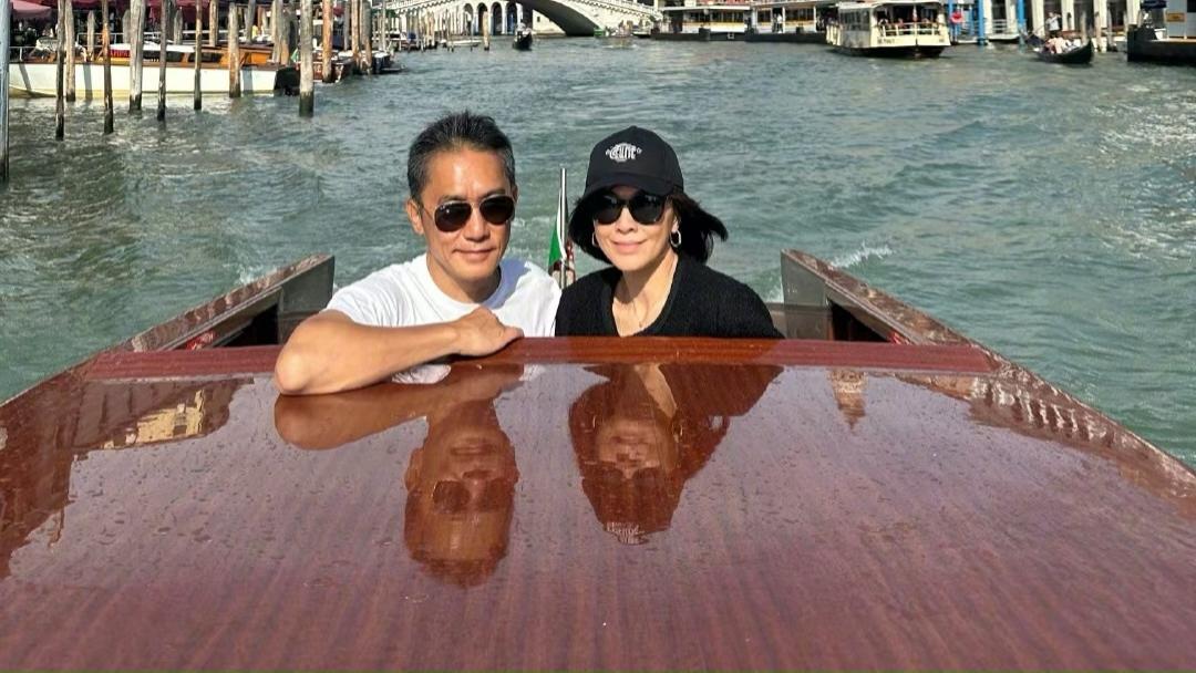 梁朝伟刘嘉玲高调撒糖，乘游艇游威尼斯水城超浪漫，胡歌李安也在