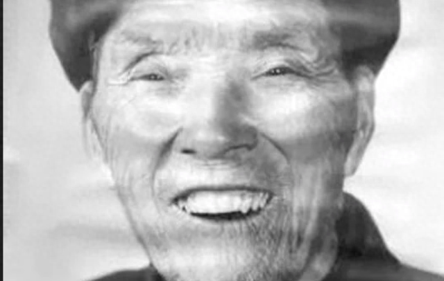 在儿子家小住睡沙发,连着三天窗户半夜敞开,清楚原因我立刻回家