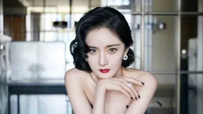 吴倩|两天曝出6个瓜，抱团、包养、还劈腿