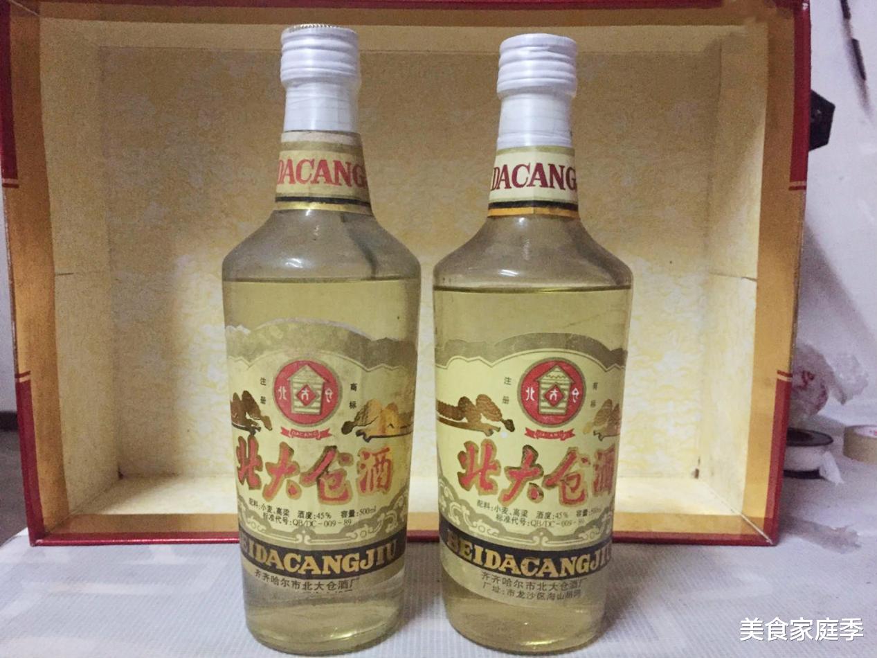 白酒|超市中“常年吃灰”的4款廉价酒,富人瞧不起,酒鬼却整箱买:识货