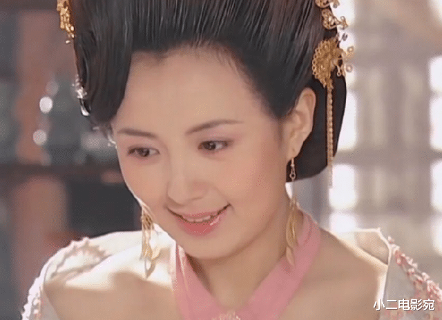 央视|当演员“强行装嫩”的风刮到了央视剧里，一脸褶子扎双马尾真尬