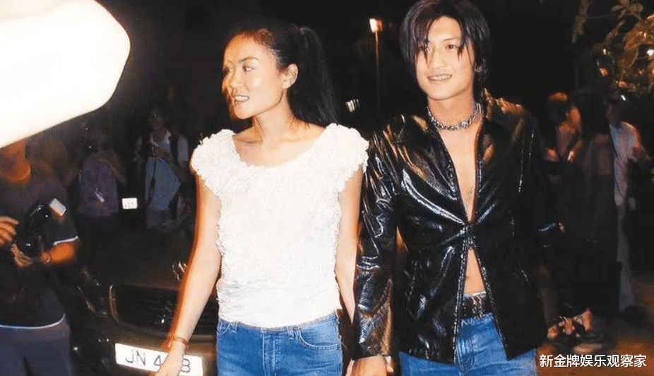 54岁王菲从大理回北京被网友偶遇,疑为小男友谢霆锋庆生,够甜吗