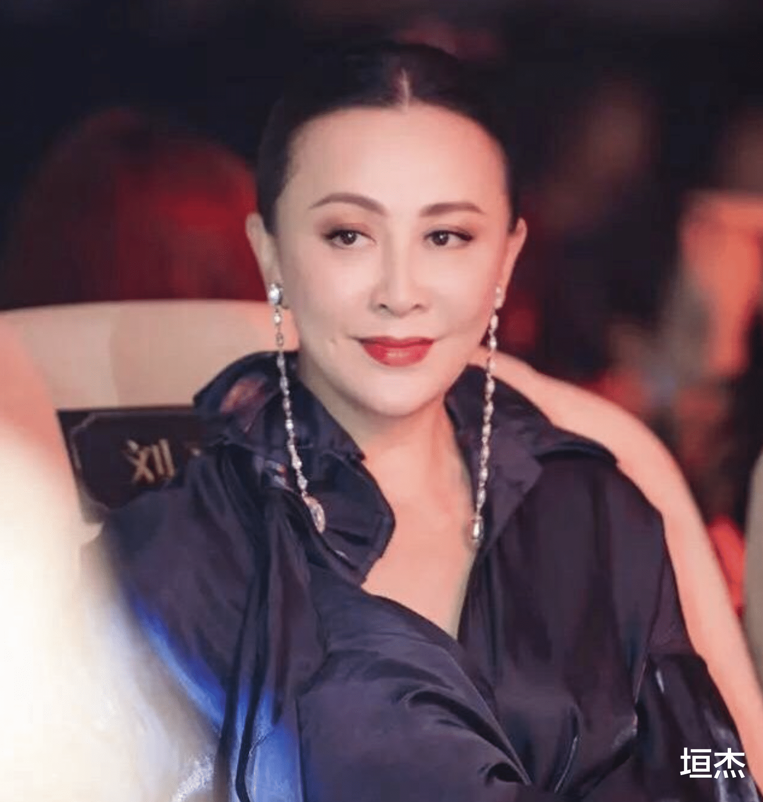 撞脸|8对“撞脸”的明星,一个“洋气”一个“土气”,颜值差距太大了