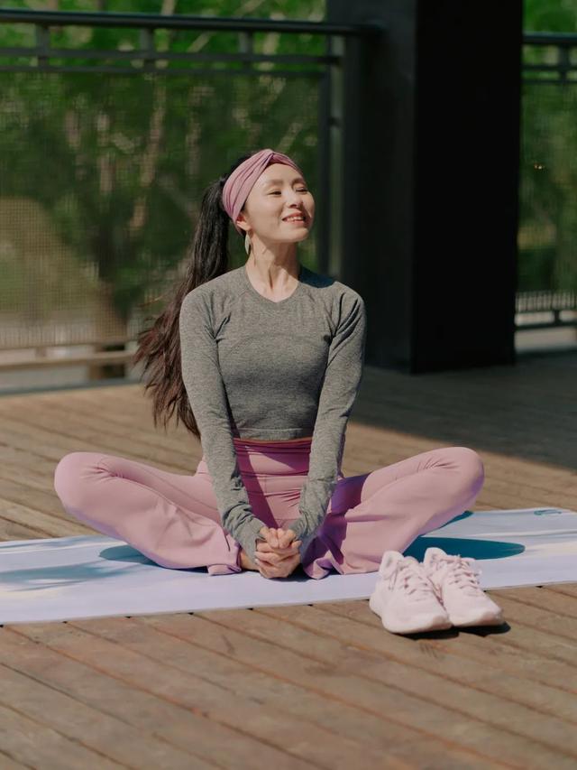 联结多个维度的“自我”，她是不一样的瑜伽老师