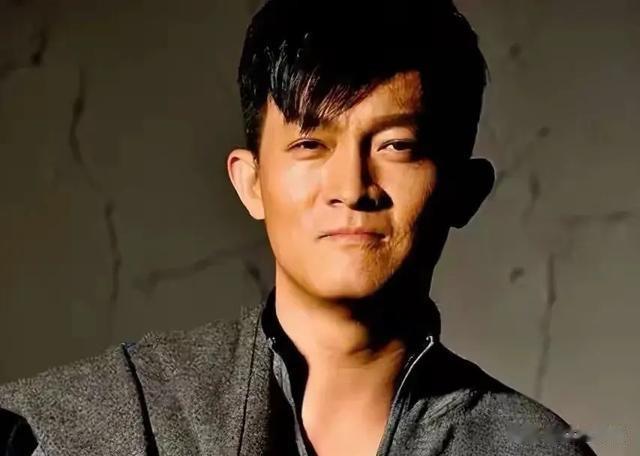 19岁与导演私奔裸婚,在地下室连生3胎,如今丈夫用7部剧将她捧红