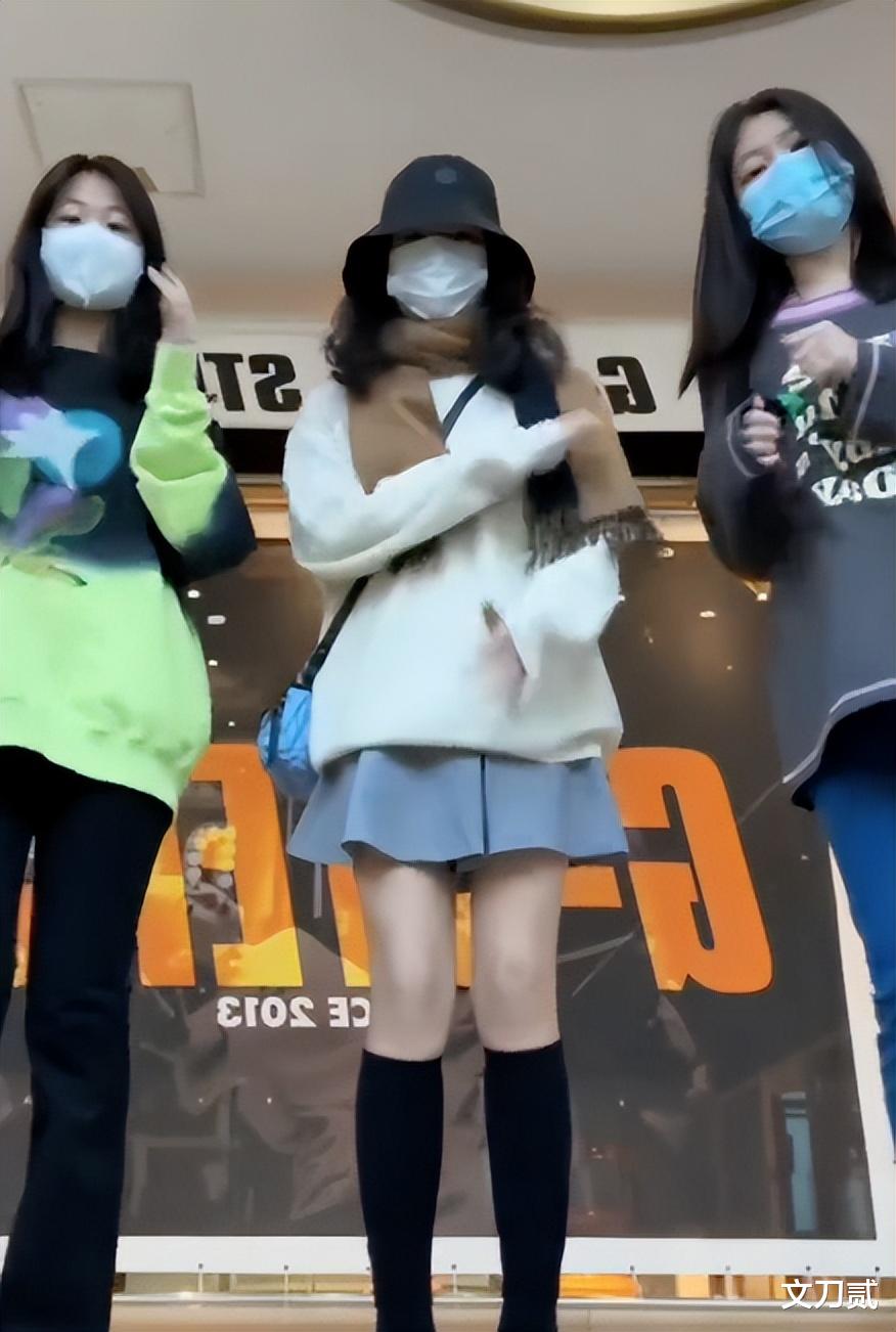 |王诗龄回国上热搜被嘲,营销不断被指像太妹,个人认证栏标注演员