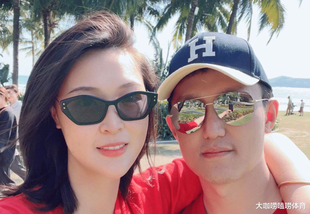 惠若琪 女排最美队长晒全家福！老公婚后变邋遢，妈妈染奶奶灰发型好时髦