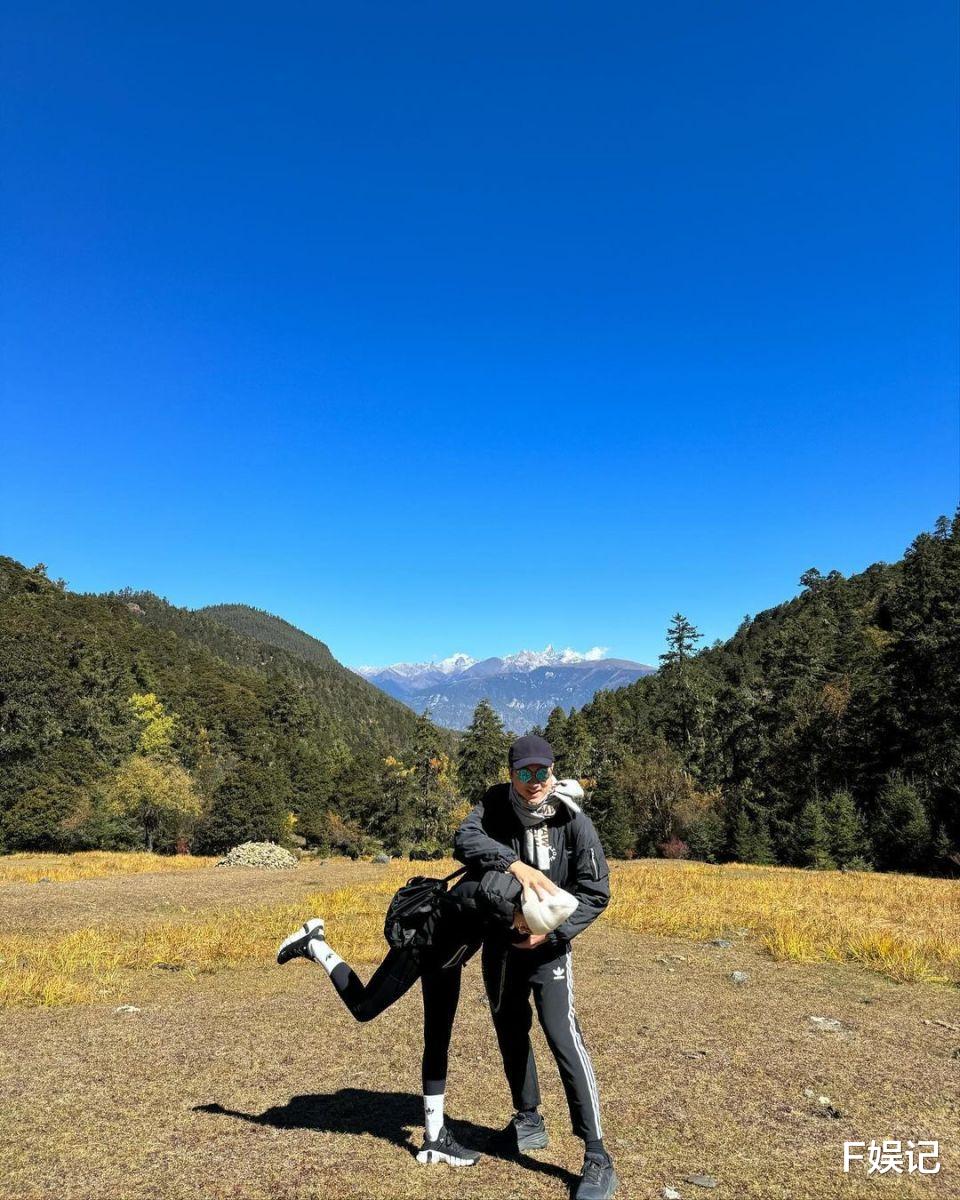 胡蓓蔚单立文时隔3年再出游 夫妻俩到内地欣赏美好风光晒恩爱合影