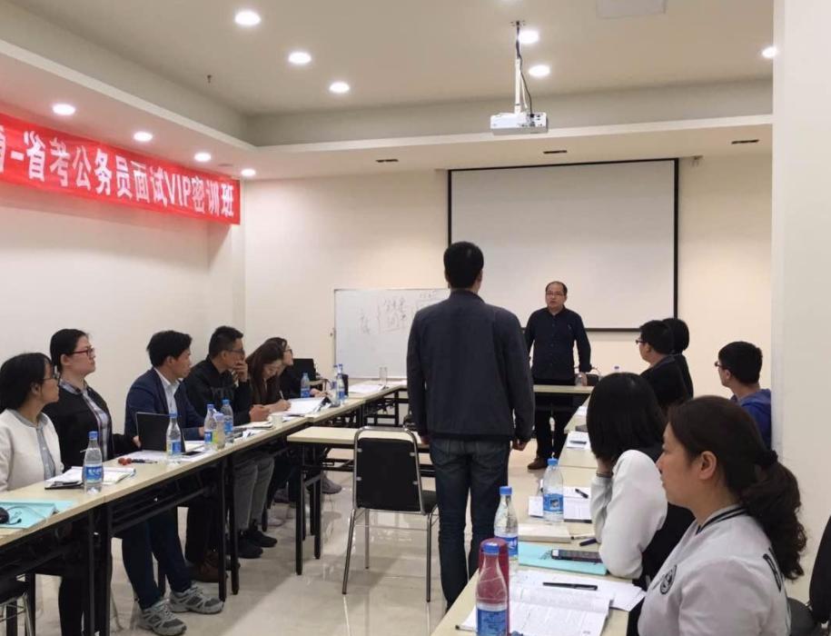 招聘|延迟退休渐进实施，多地考公招录年龄放宽到40岁，两类学生占优势