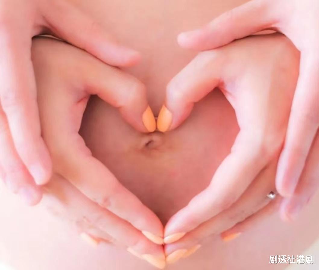 恭喜！港歌手秘密诞子后再度宣布有喜，曾经历家暴至今仍未敢结婚