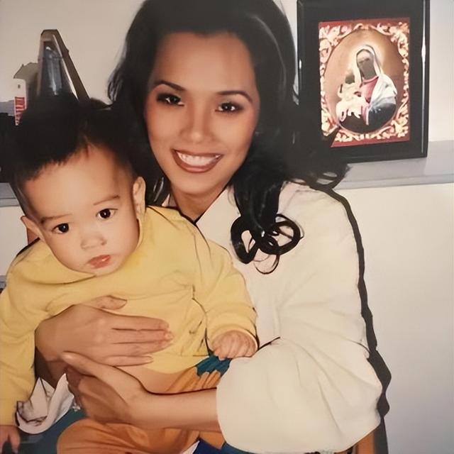 60岁的韦唯:熬走家暴前夫,住纽约豪宅,3个儿子成最大心结