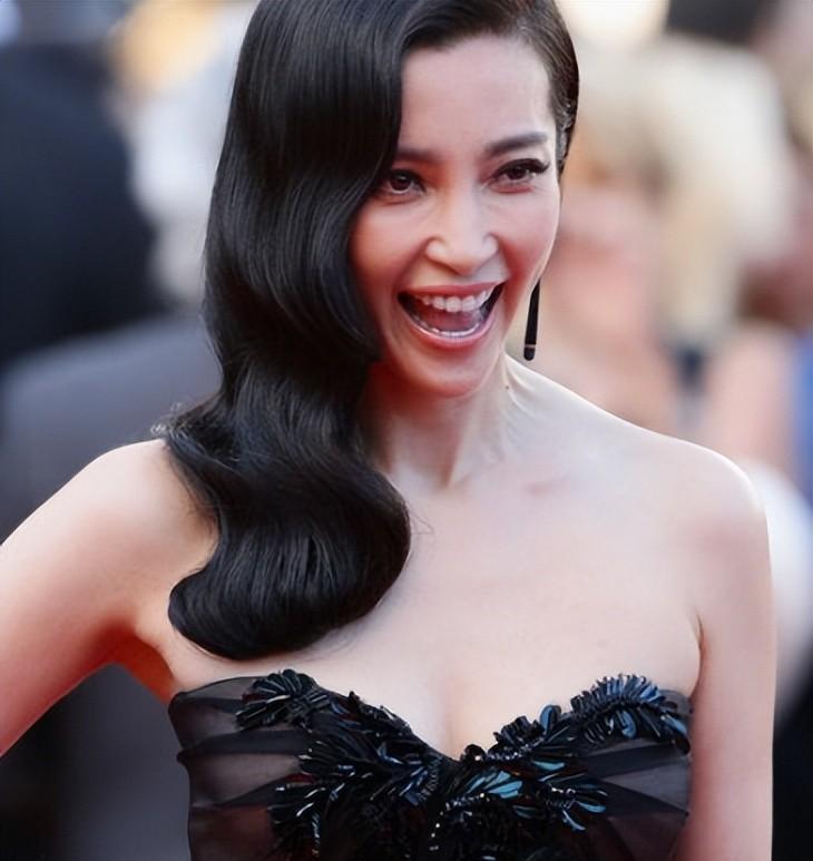 “清纯玉女”的李冰冰成为娱乐圈里最大的笑话!网友:没底线的人