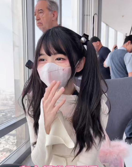 蔡萝莉|网红“蔡萝莉”摘口罩变御姐,被质疑不是本人,旧照曝光被骂太丑