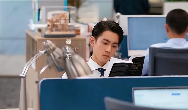 律师|央视“撑腰”!太子爷“被贬”成凡人?国剧职场终于不装了