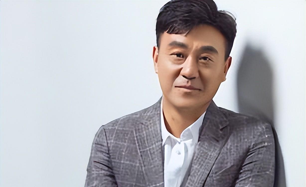 两人约定半年以后结婚,因为李海洋的公司需要提前半年申请离职,而且她