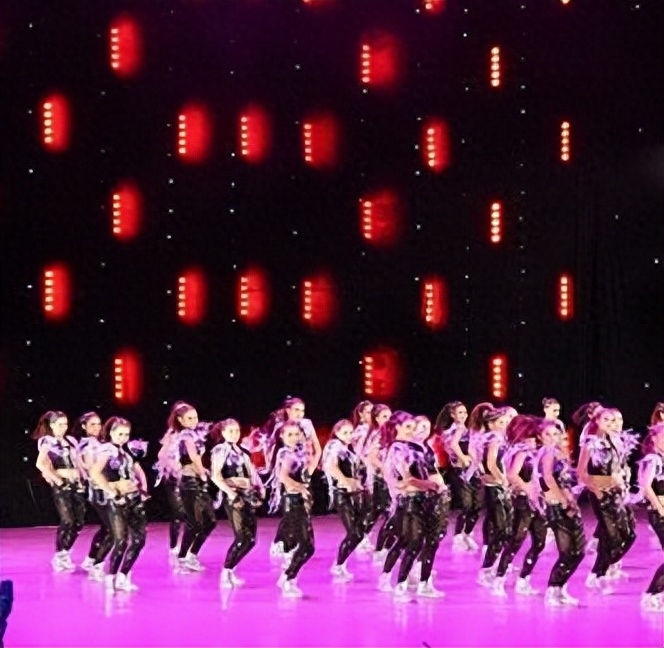 “恒大舞王”白珊珊，许家印眼中的貂蝉，却被曹德旺一句话戳穿