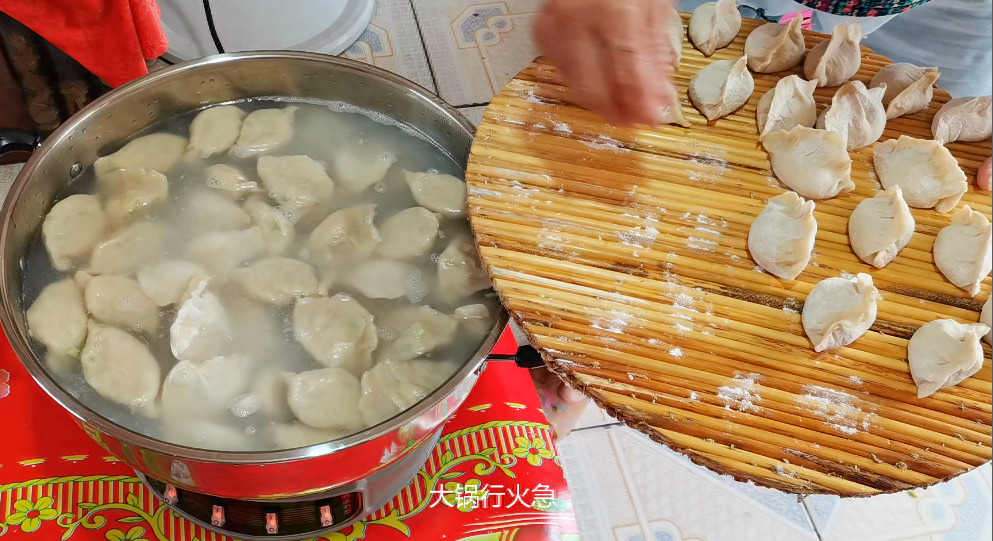 饺子|白露将至，包饺子就包这个馅，比韭菜黄瓜还鲜美，一次30个不解馋