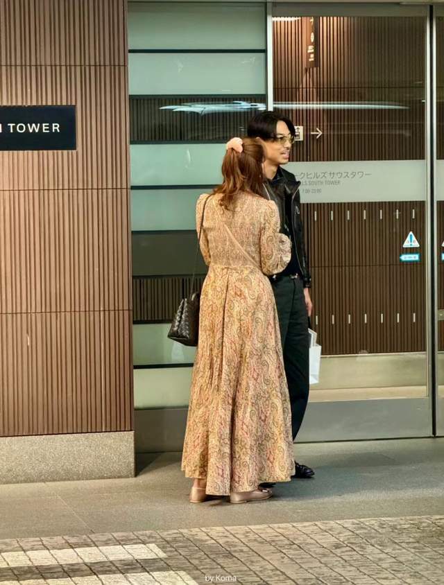 林志玲夫妇日本被偶遇!女方日系打扮惹争议,身材走样疑似发福