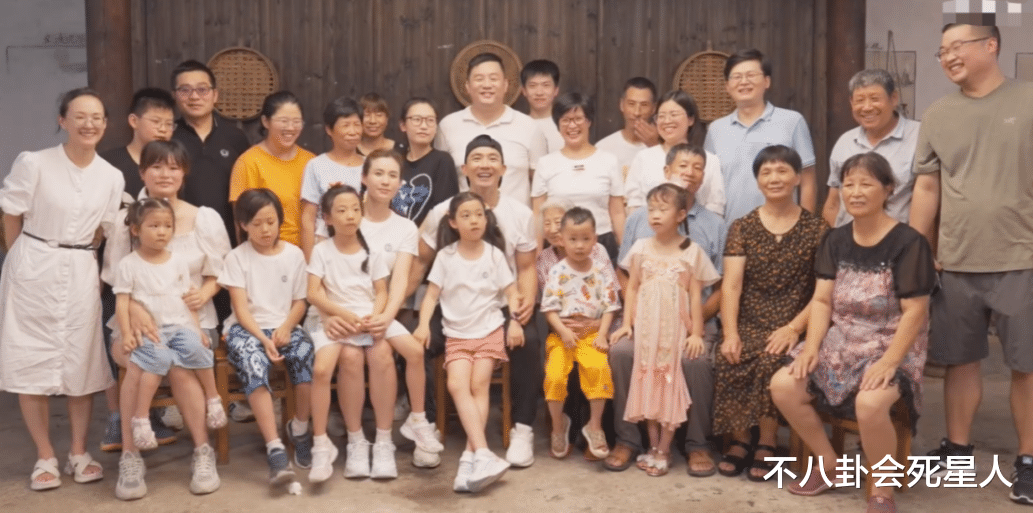 港台明星|港台明星来内地：蔡依林首次扫码付费，方芳坐高铁太兴奋