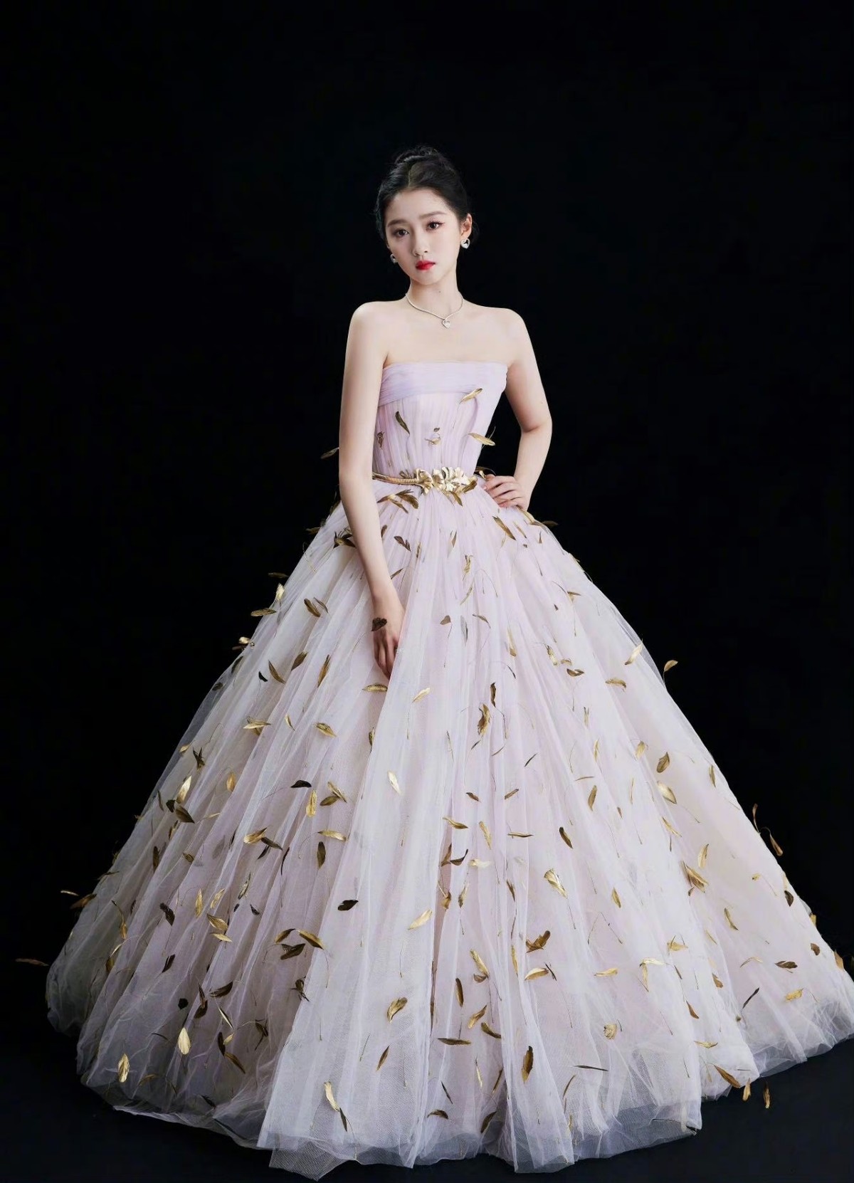 关晓彤今晚亮相被"封神"!