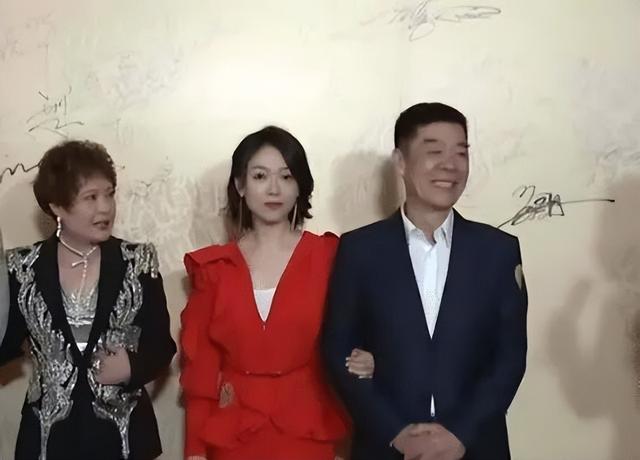 70岁康祈光和47岁香兰恩爱二十余年，他们一起捍卫康家夫妻的体面