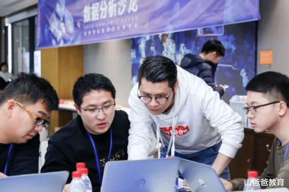 大学|家长看都不看的四个大学专业,不仅毕业后好找工作,薪资也很可观